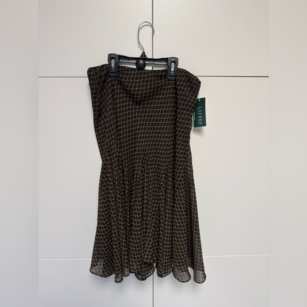 NWT Lauren Ralph Lauren Black and Gold Patterned Skirt. Size xs.